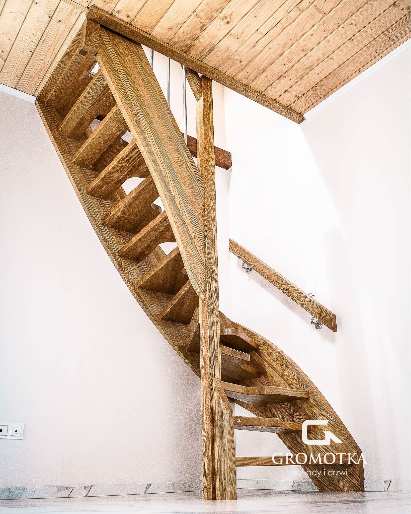 Kacze schody pozwolą zaoszczędzić sporo miejsca w Waszych wnętrzach. Jest to również idealne rozwiąz...