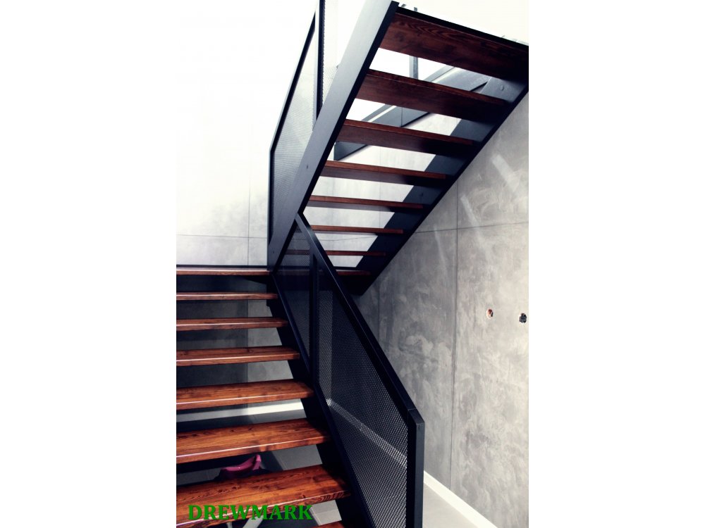 Schody policzkowe  jesionowe + balustrada metalowa